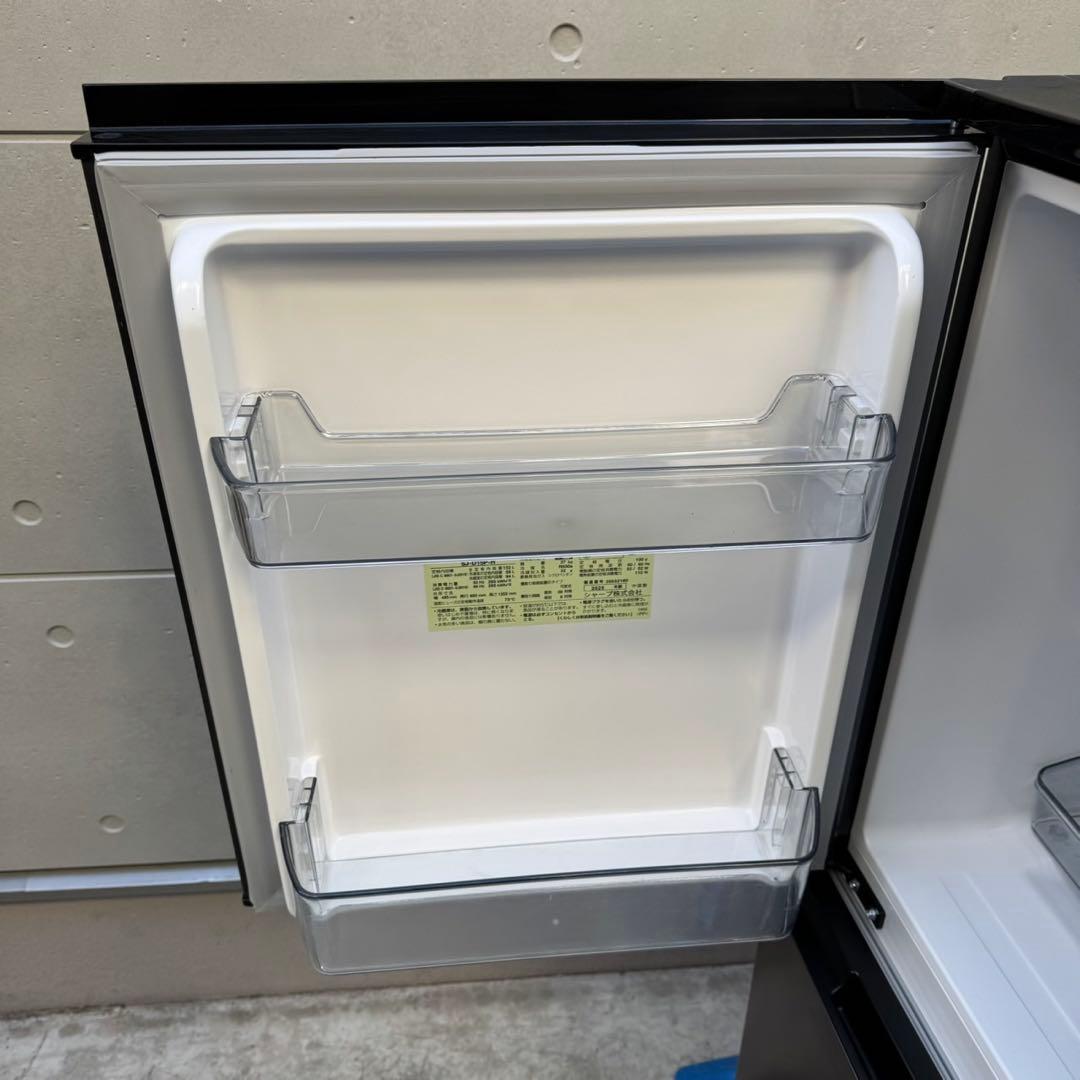 196⭐️2025年製★ほぼ新品★シャープ　冷蔵庫　右、左開き　一人暮らし