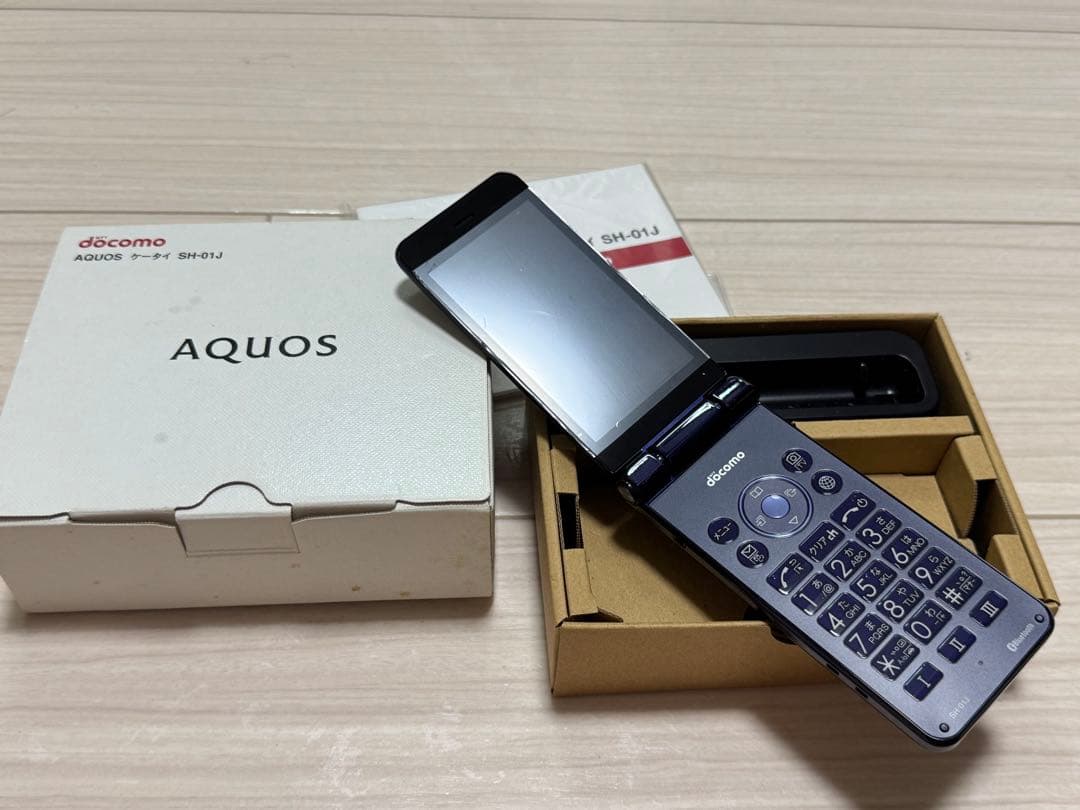 AQUOS SH-01J docomo ブルーブラック 本体