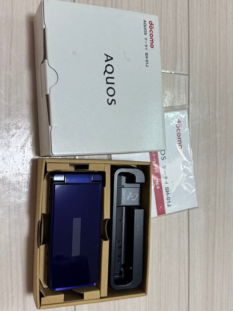 AQUOS SH-01J docomo ブルーブラック 本体