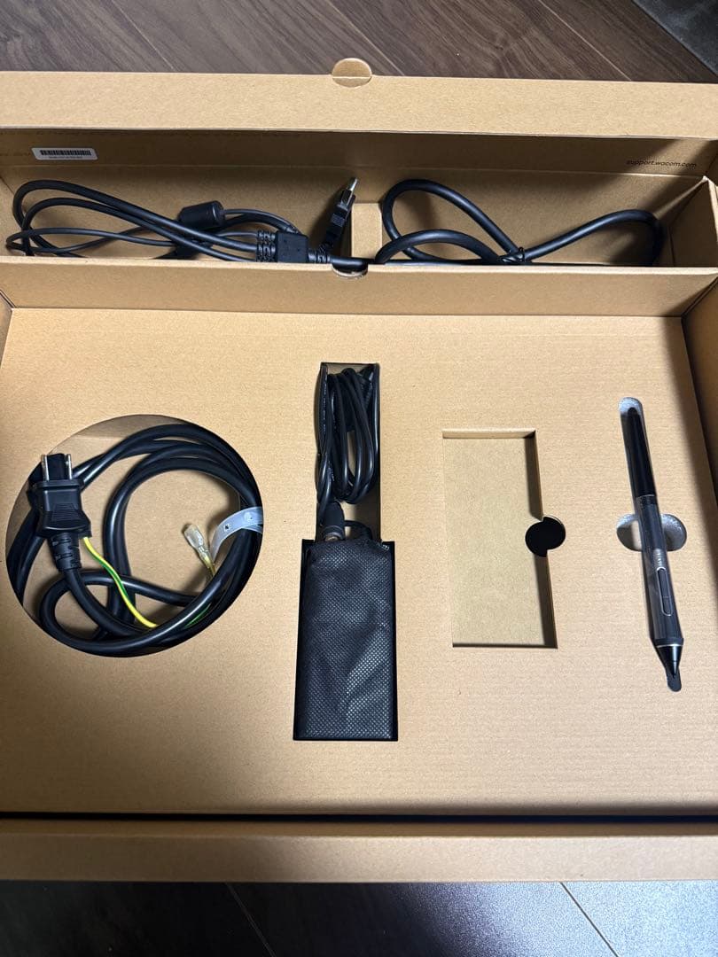 Wacom Cintiq 16インチ 液晶ペンタブレット本体