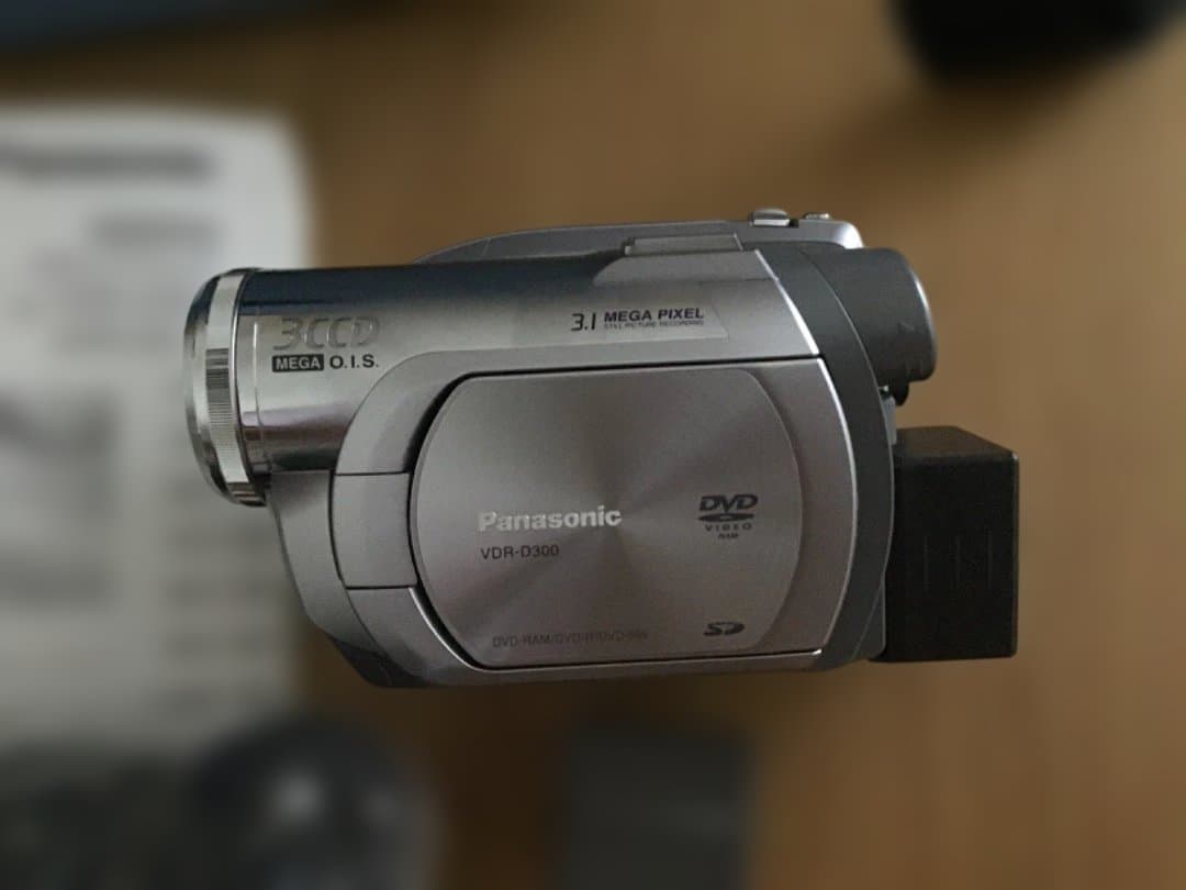 Panasonic HDC-SD250 ビデオカメラ 本体　充電器無しで良ければ