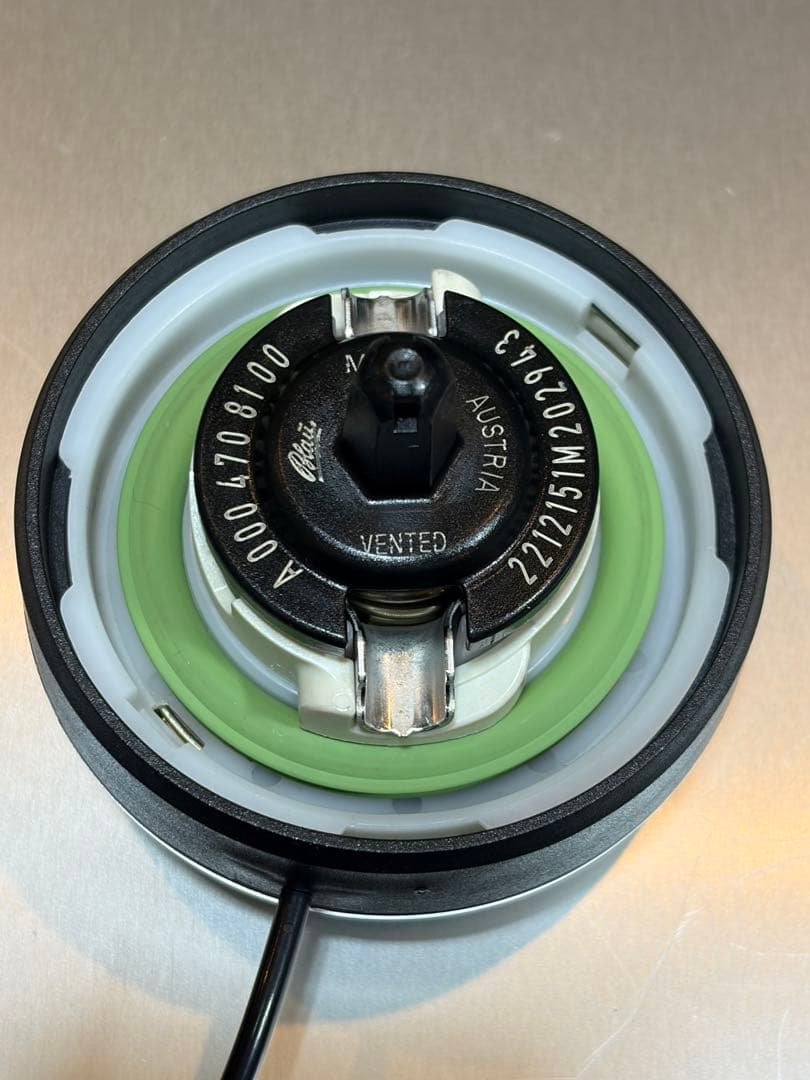 メルセデスベンツ　AMG フューエルキャップ