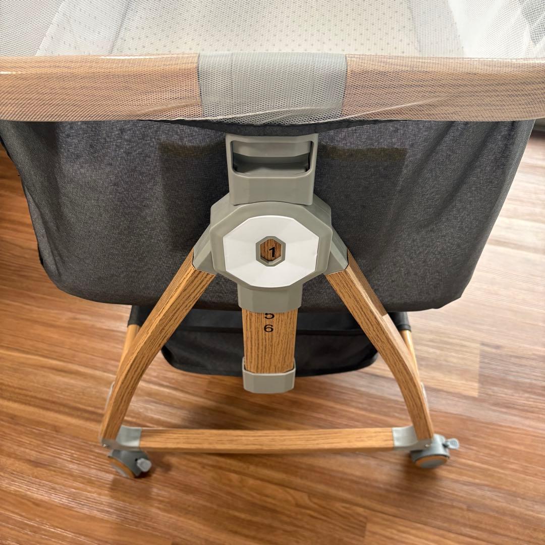 Mozalida折りたたみベビーベッド グレー　メッシュカバー付き