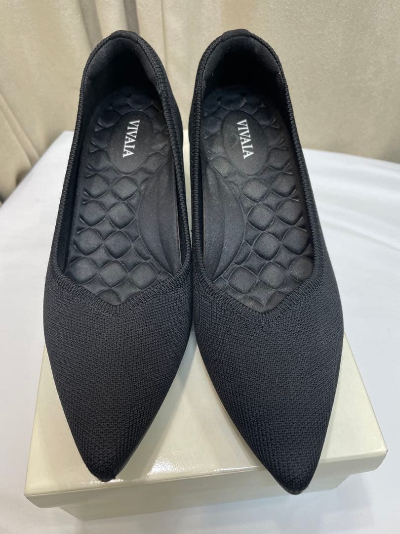 VIVAIA 36 ポインテッドトゥ Ｖカット パンプス