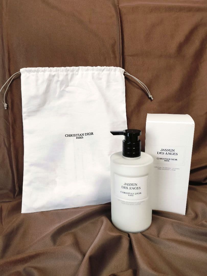 【新品】ディオール ハンド＆ボディローション•巾着袋付き　(更にオマケ付き）