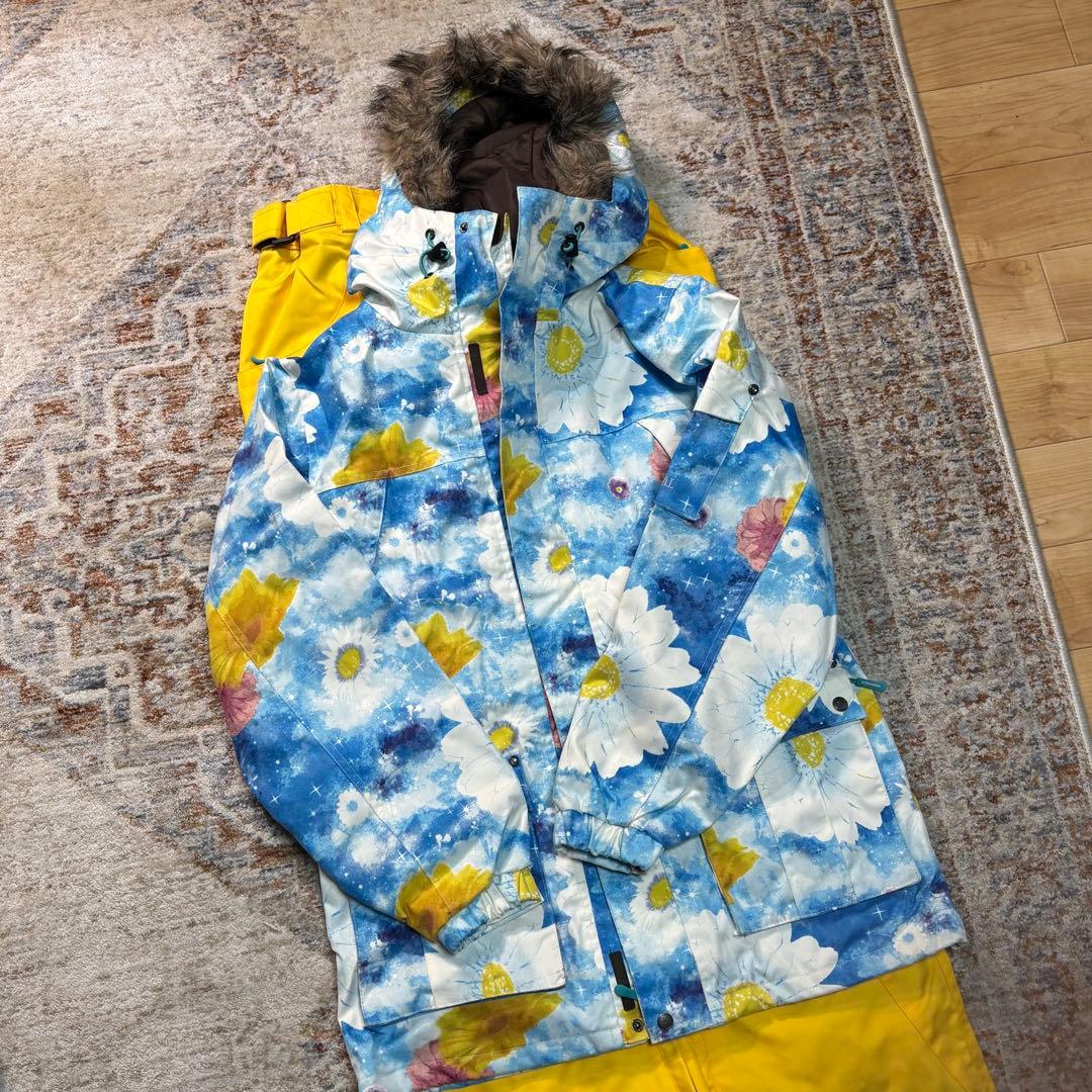 送料込【即滑走OK！】スノーウェア上下　ゴーグル　手袋　ネックウォーマー