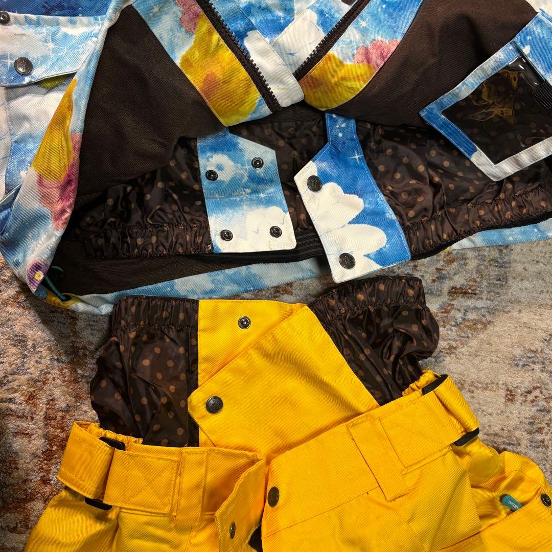 送料込【即滑走OK！】スノーウェア上下　ゴーグル　手袋　ネックウォーマー