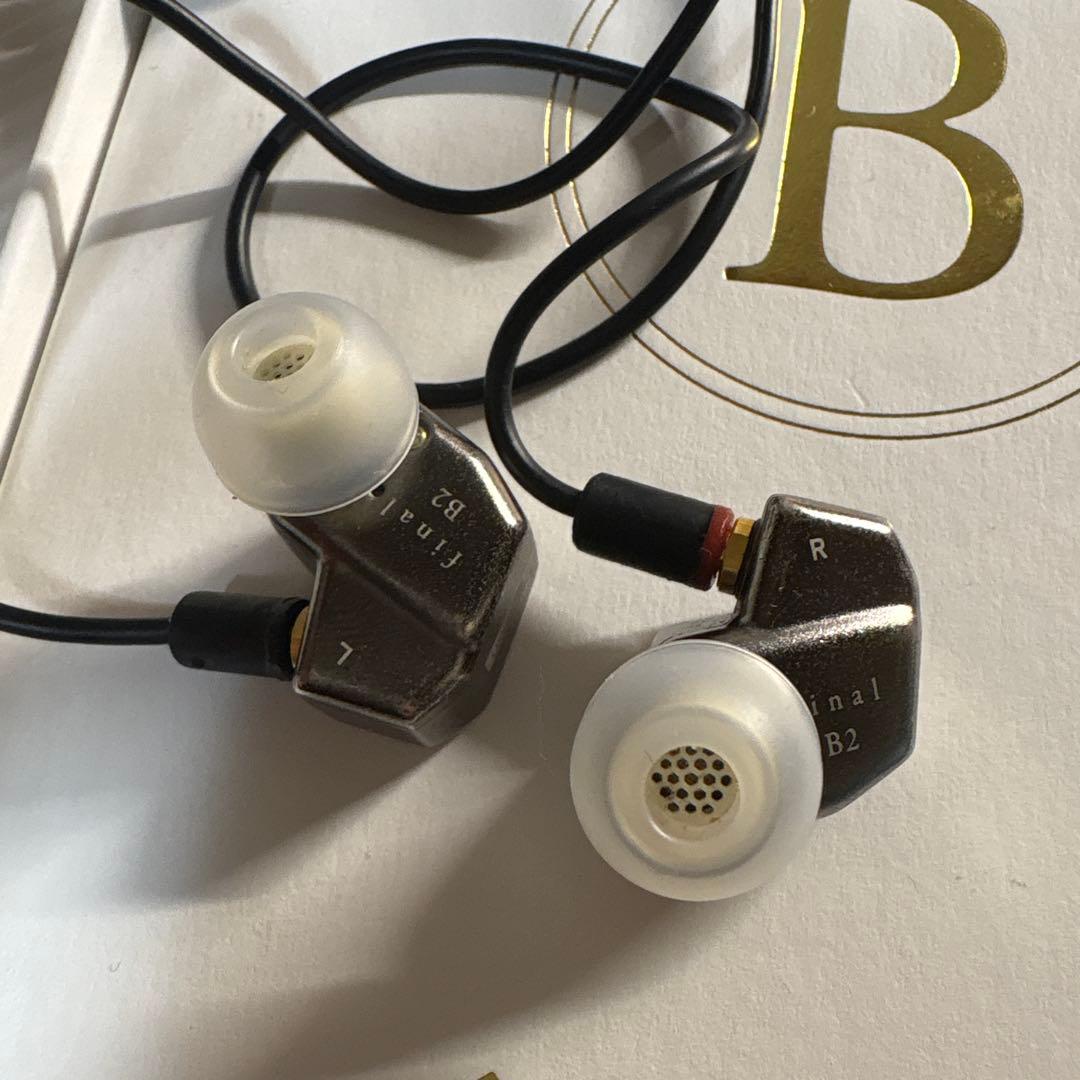 final B2 有線イヤホン