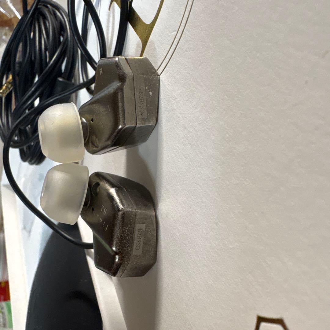 final B2 有線イヤホン