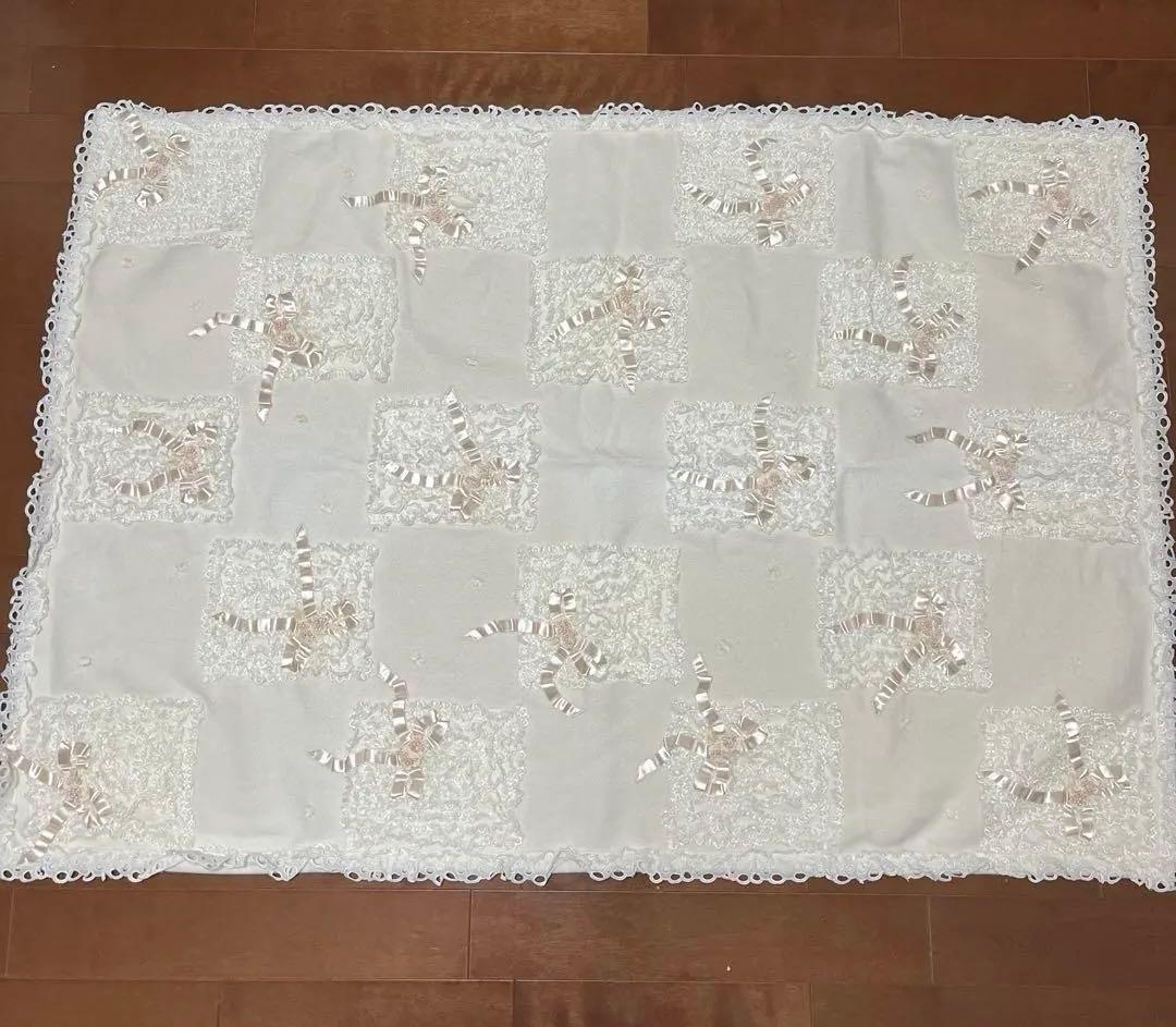 サエラヒスクローネブランケット