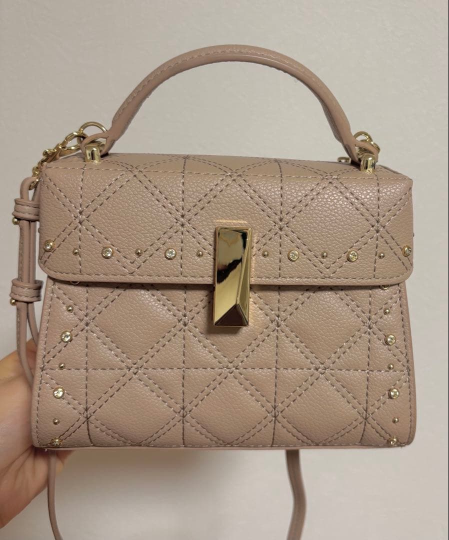 キルティングビジュースタッズポシェット