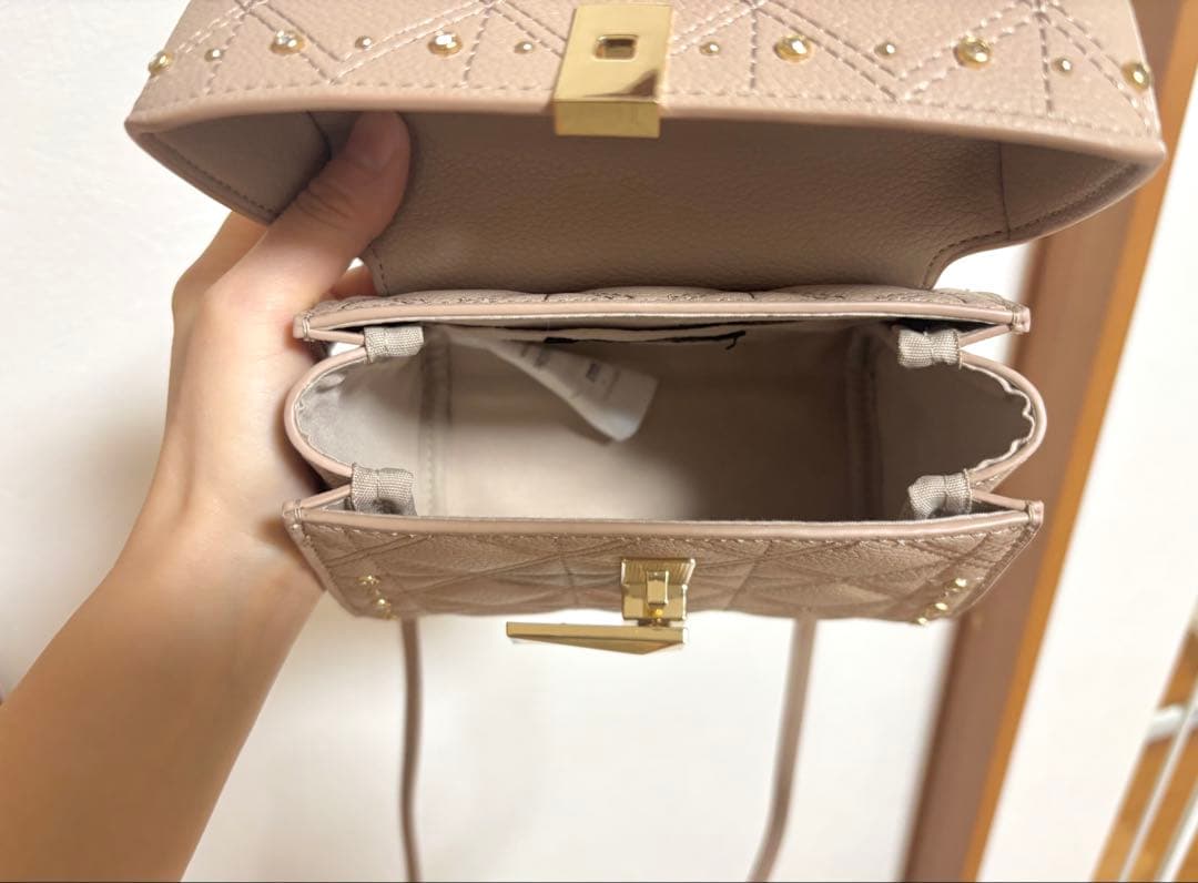 キルティングビジュースタッズポシェット