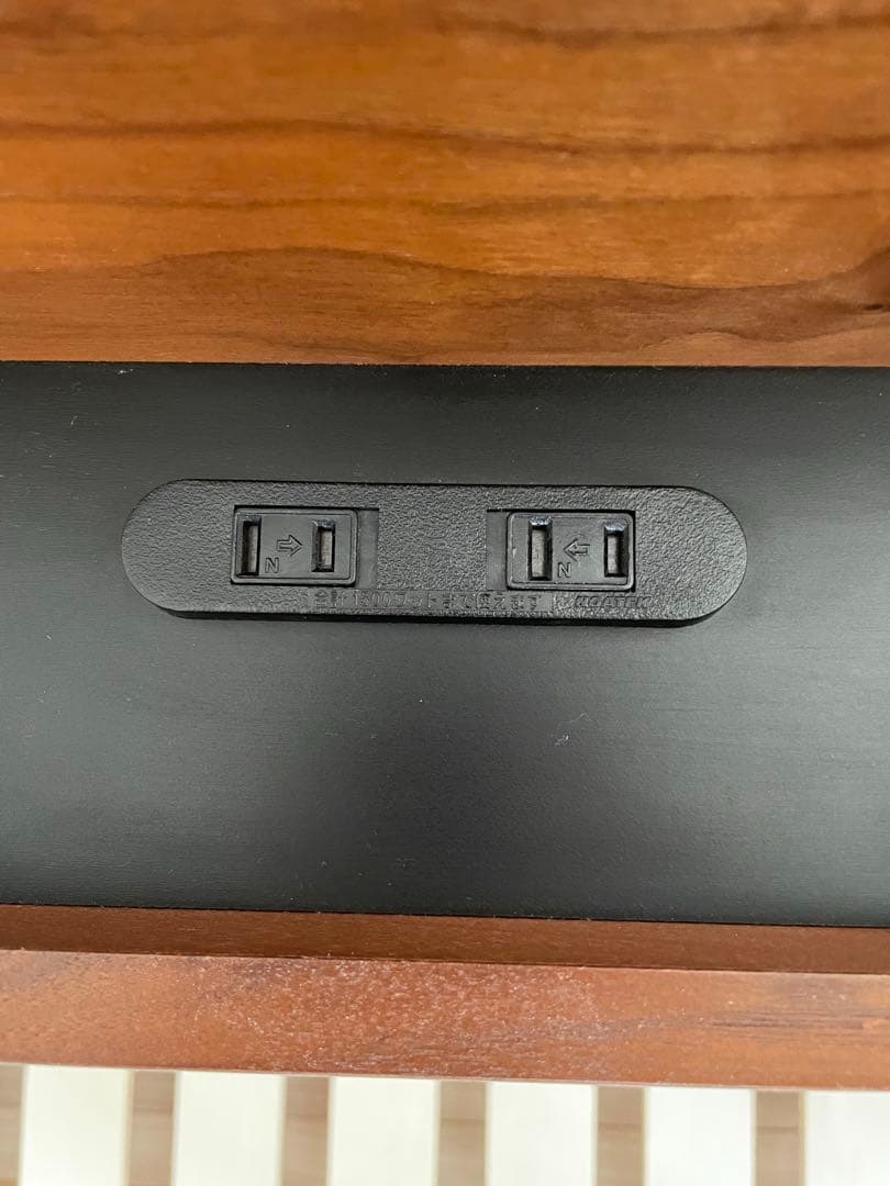 【ロキシー】ニトリ　ベッドフレーム　クイーン(コンセント2つ付き)