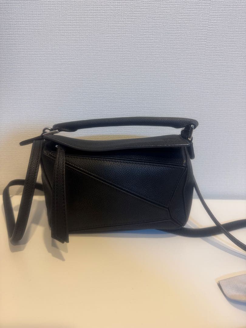 ロエベ ブラックレザーショルダーバッグ