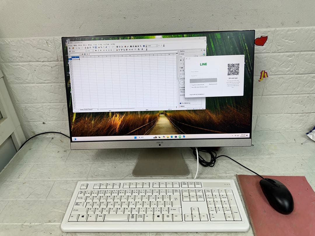 ASUS一体型PC 即使可 LINEとOffice入り