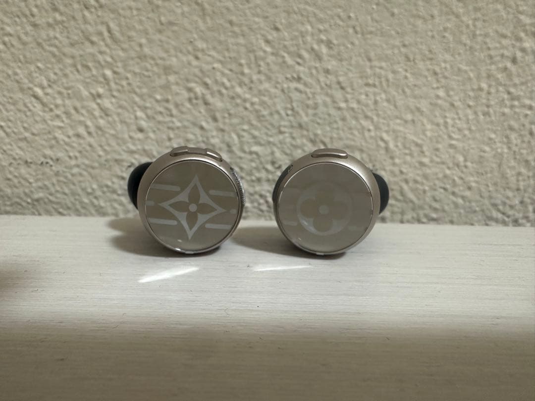 ルイヴィトン ホライゾン ライトアップイヤホン Louis Vuitton