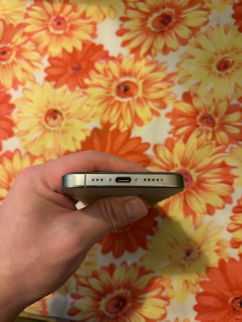 Apple iPhone 16 pro ナチュラル チタニウム本体