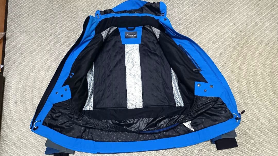 オンヨネデモ　ハイグレータースキーウェア　サイズ上SS　下S－3㎝