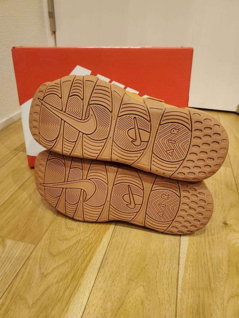 【送料込み】ナイキ エアモアアップテンポ スライド フラックス　26.0cm