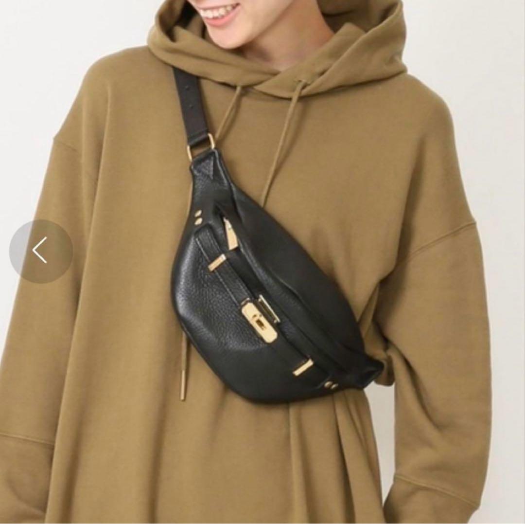 【SITA PARNATICA】ボディバッグ　シボ革　ウエストポーチ ブラック