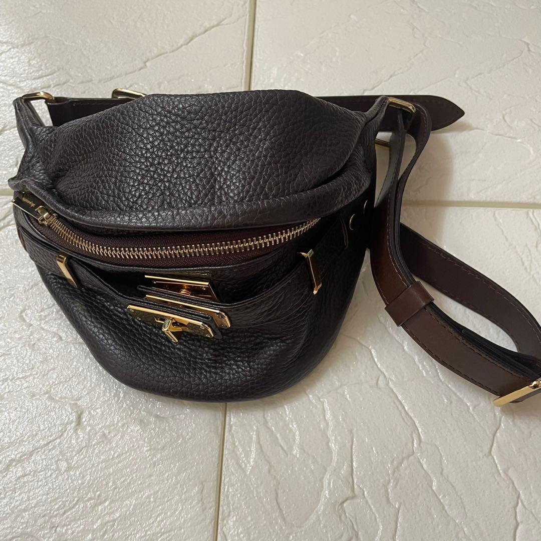 【SITA PARNATICA】ボディバッグ　シボ革　ウエストポーチ ブラック