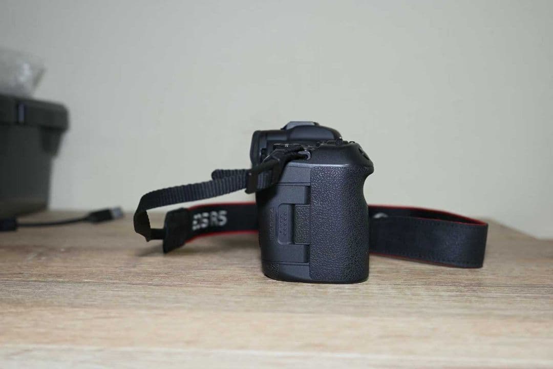 Canon EOS R5 本体 純正予備バッテリー付き 箱無し