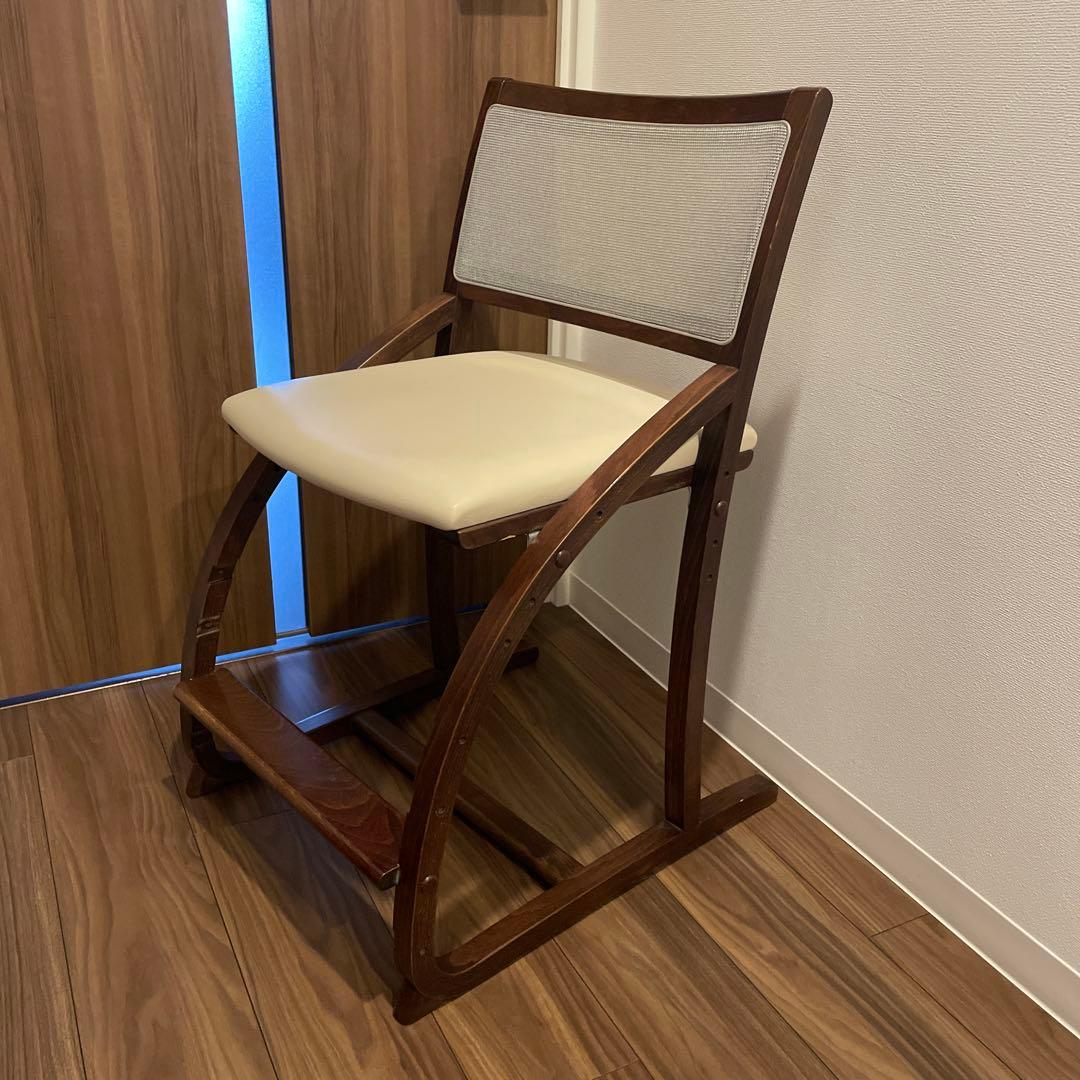 カリモク　学習椅子　クレシェ　XT2401