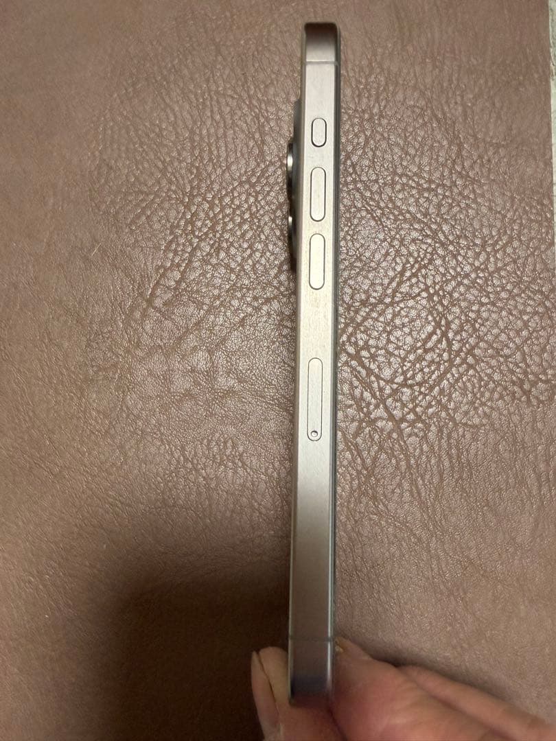 Apple iPhone 15Pro ナチュラルチタニウム本体