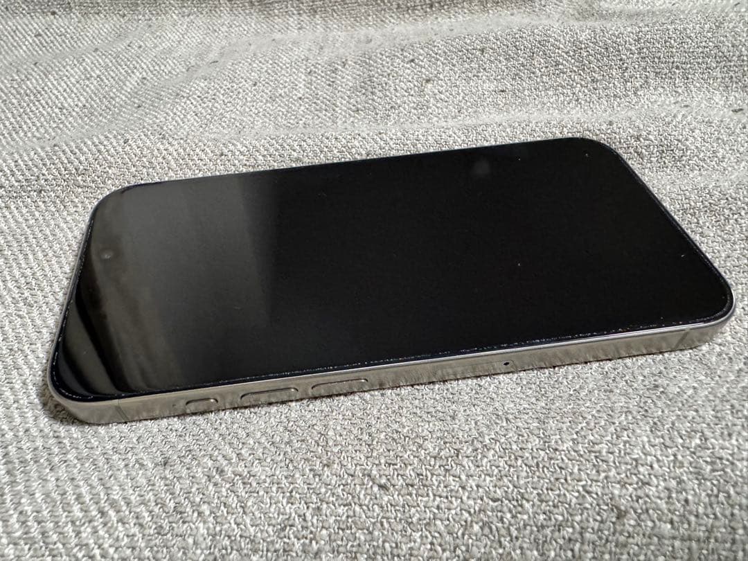 【美品】iPhone 15 Pro 256GBナチュラルチタニウム SIMフリー