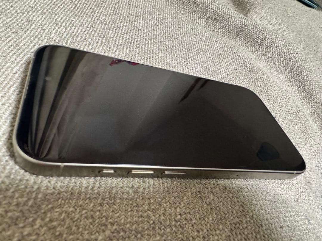 【美品】iPhone 15 Pro 256GBナチュラルチタニウム SIMフリー