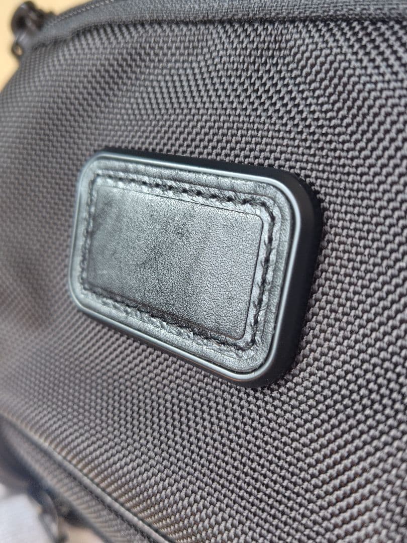 期間限定値下げ美品　TUMI ワンショルダーバッグ　ボディバッグ　スリングバッグ