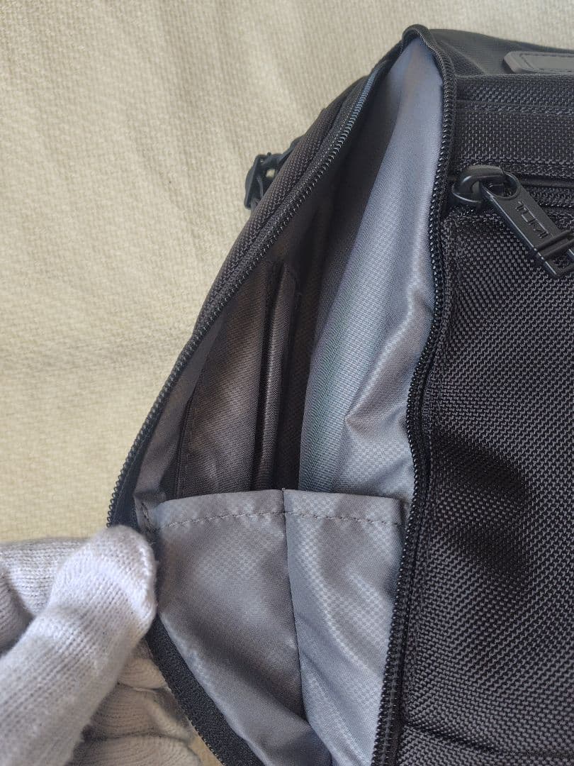 期間限定値下げ美品　TUMI ワンショルダーバッグ　ボディバッグ　スリングバッグ