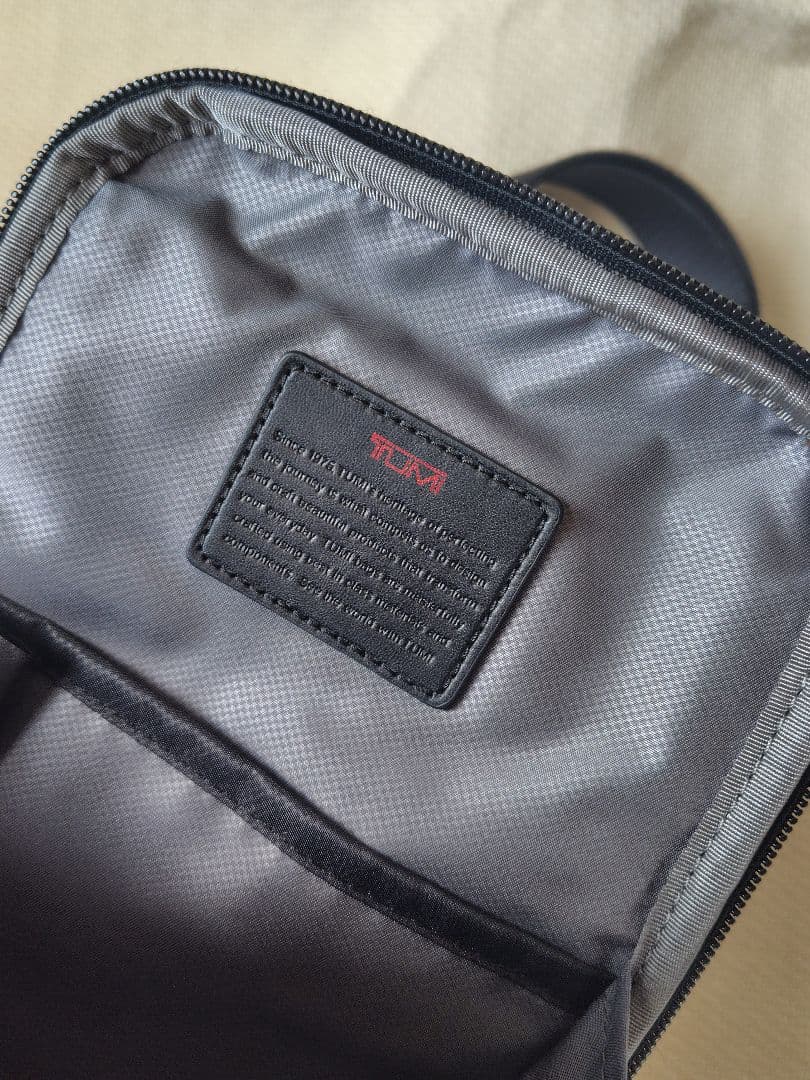 期間限定値下げ美品　TUMI ワンショルダーバッグ　ボディバッグ　スリングバッグ