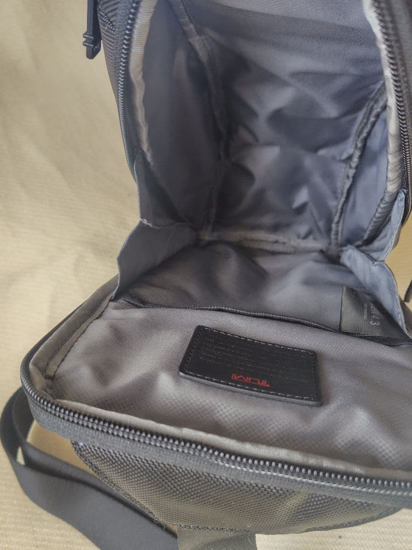 期間限定値下げ美品　TUMI ワンショルダーバッグ　ボディバッグ　スリングバッグ