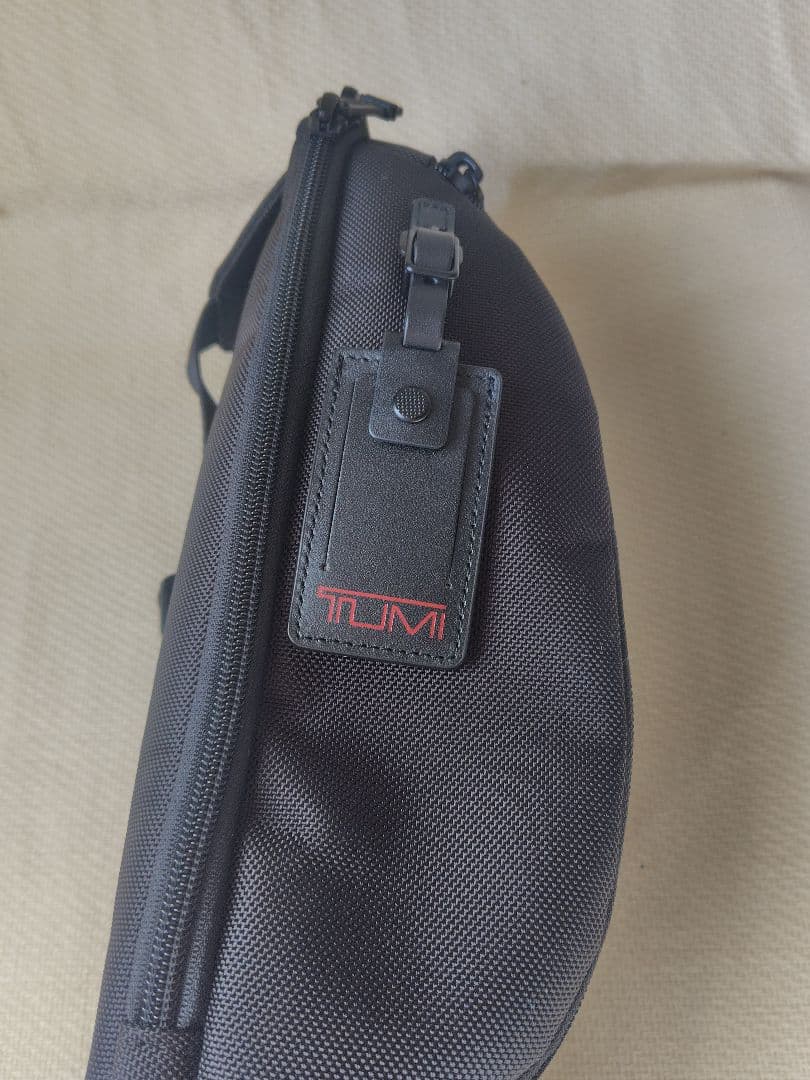 期間限定値下げ美品　TUMI ワンショルダーバッグ　ボディバッグ　スリングバッグ
