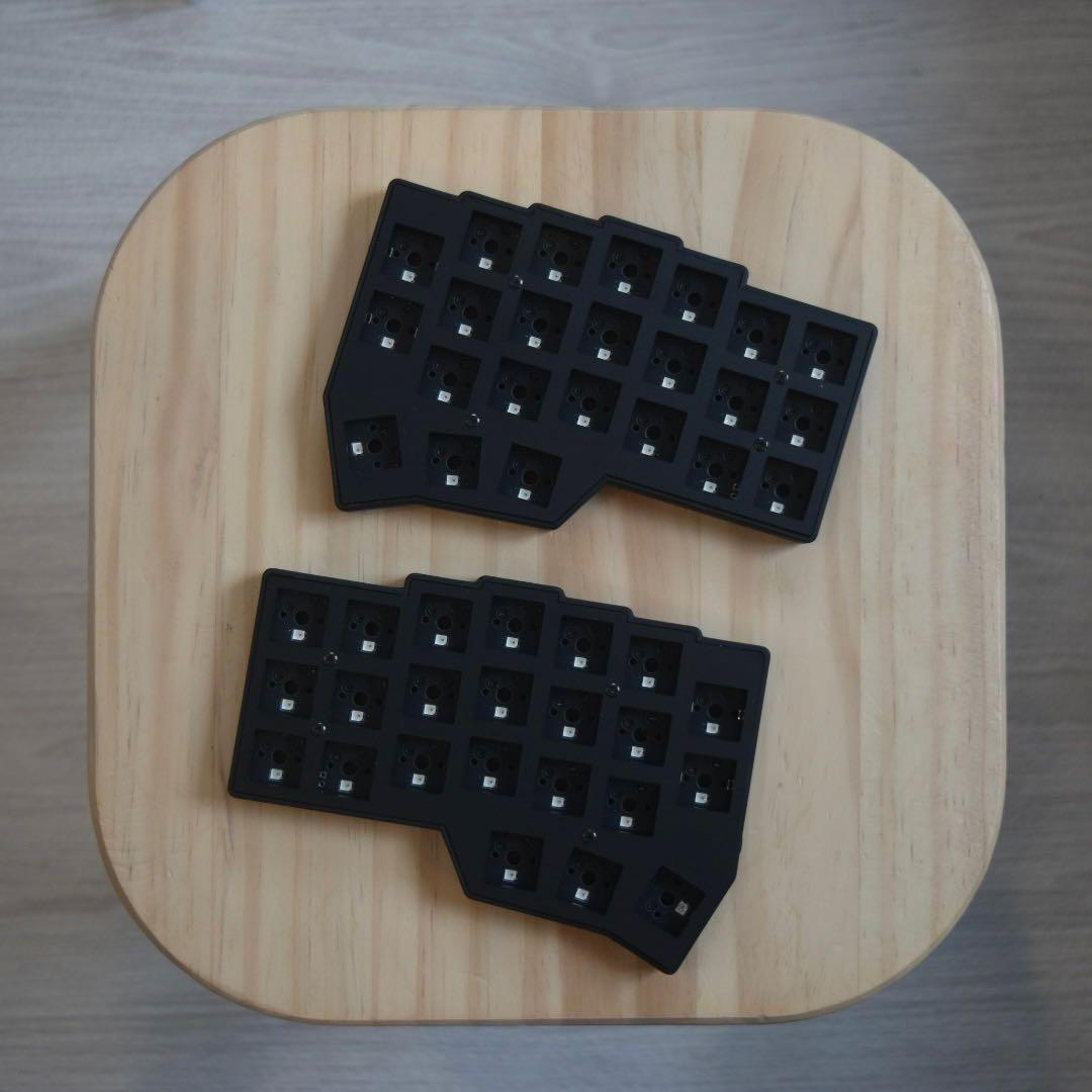 corne v4 cherry マットブラック　ベアボーン