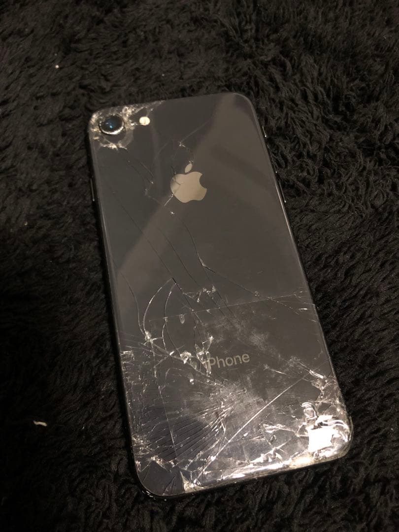 iPhone8/64G/スペースグレー 画面・背面ひび割れあり