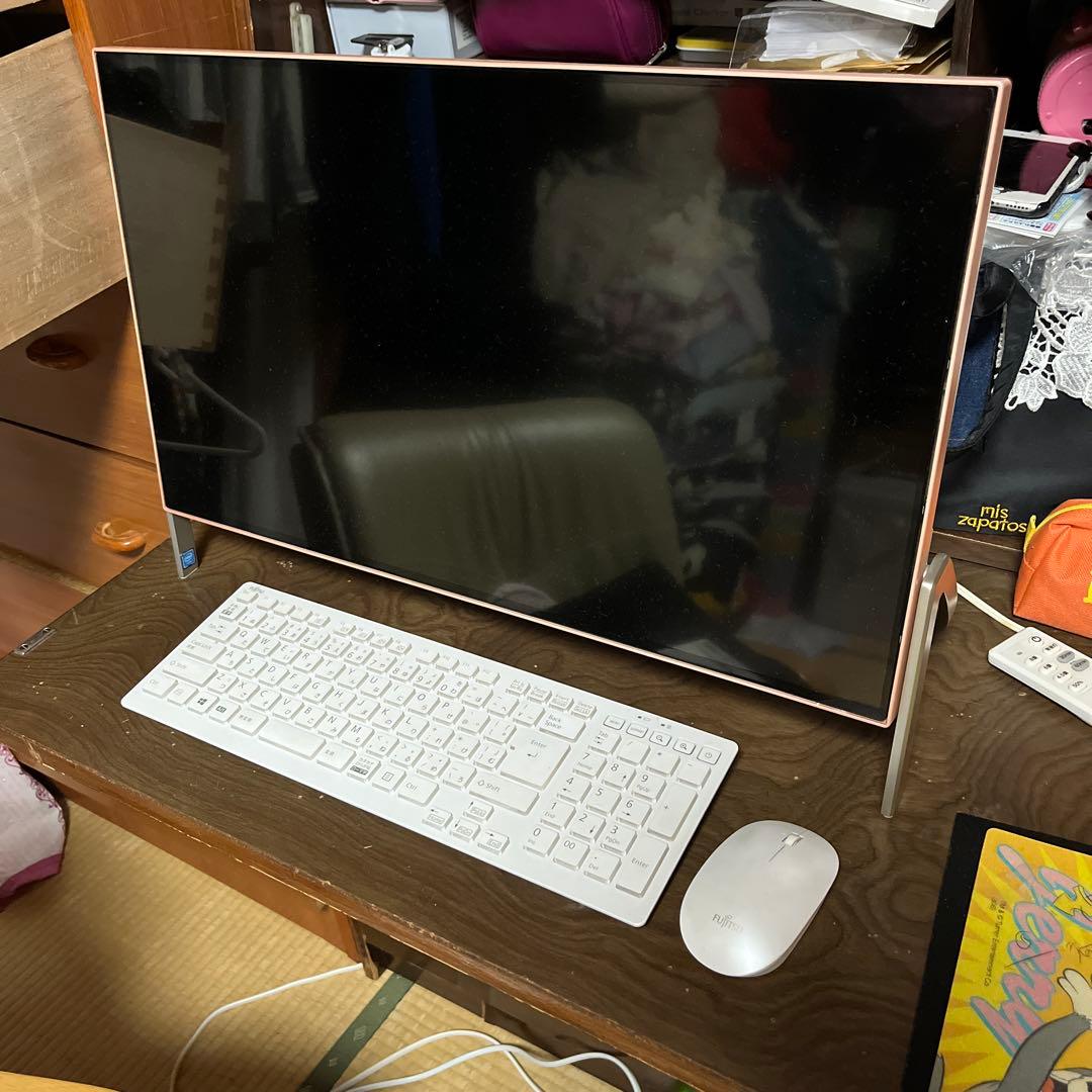 富士通 FMUF52B3PG/中古PC/Windows10