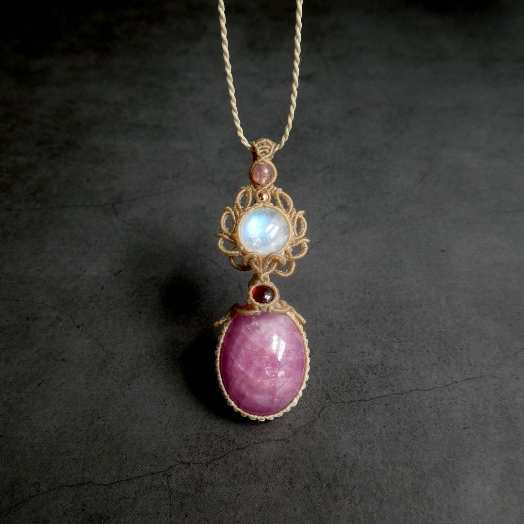 特大ルビー・ムーンストーン・ガーネットのマクラメネックレス