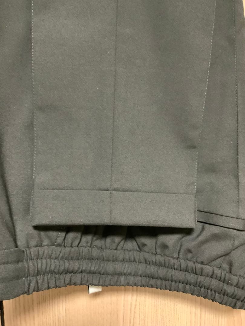 【干場別注モデル】H DUE 永久クリース ストレッチウールパンツ ブラック