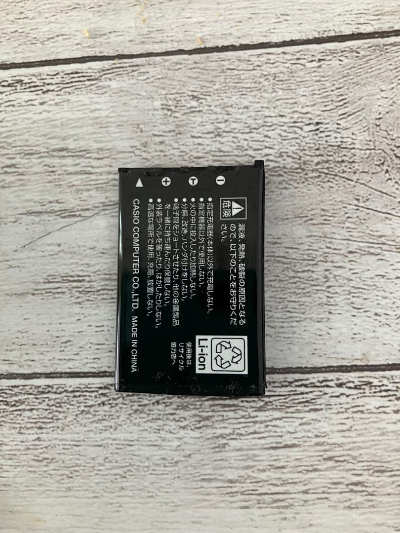 CASIO EXILIM コンパクトデジタルカメラ 本体とバッテリー