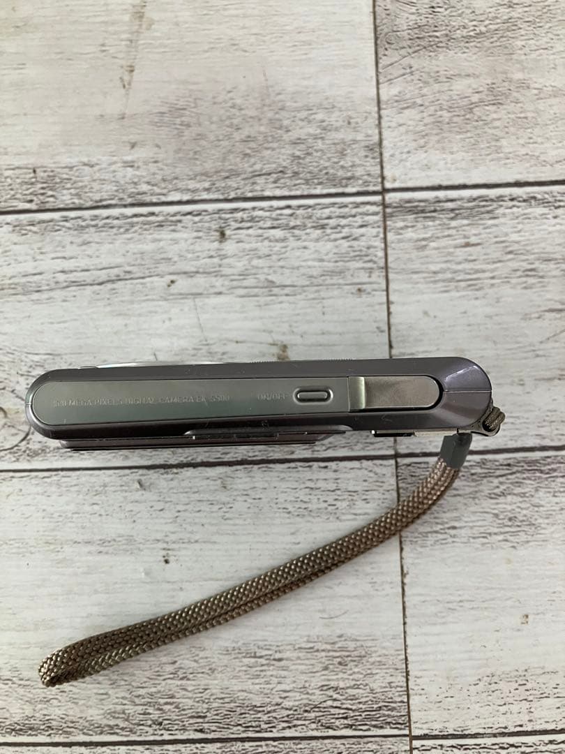 CASIO EXILIM コンパクトデジタルカメラ 本体とバッテリー