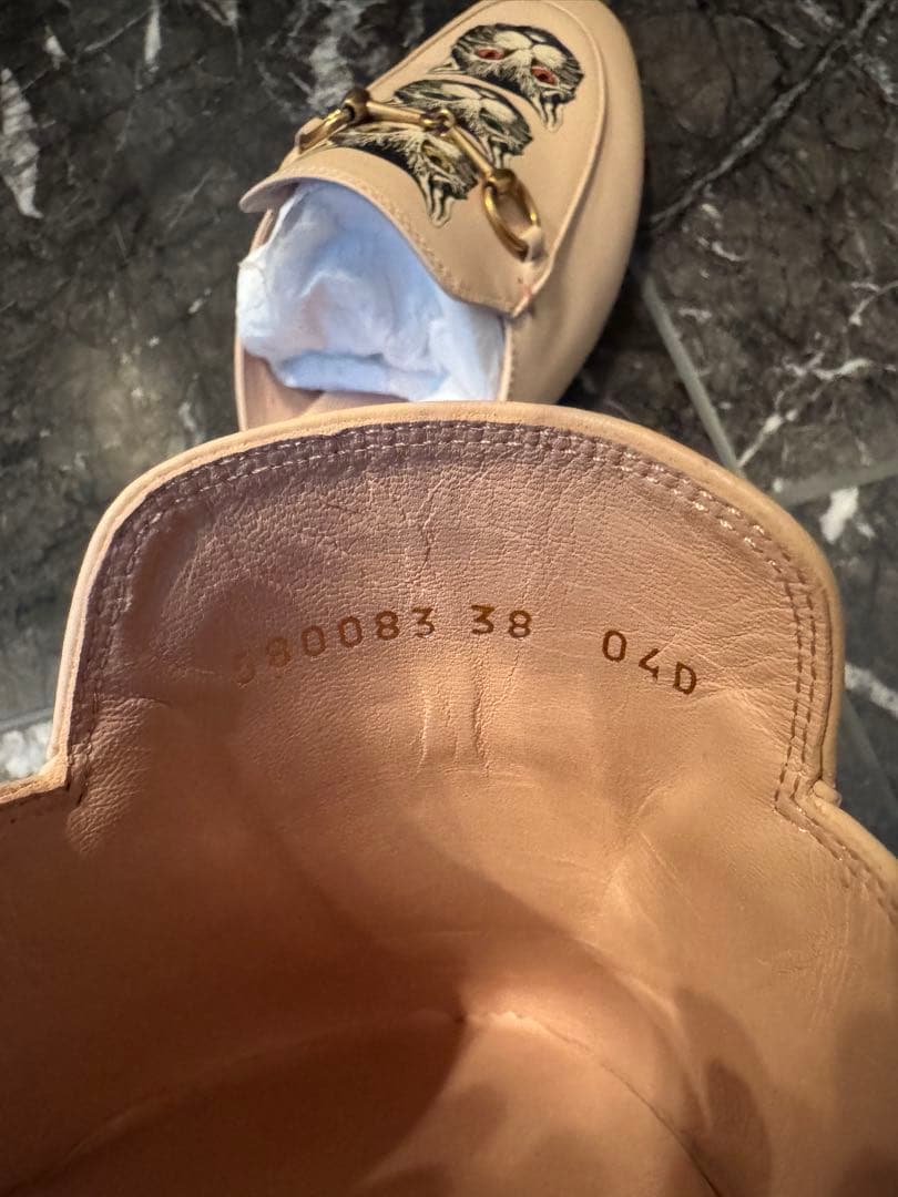 GUCCI 猫イラスト ピンク　ゴールド金具付き　38