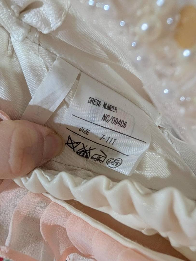 エレガントなピンクのフリルロングドレス　コンサート　ライブ　衣装　カラードレス