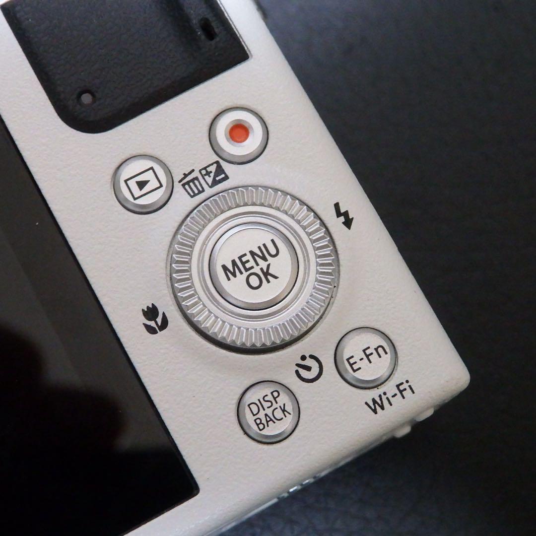 動作確認済み　美品　Fujifilm XQ2 ホワイト フジフイルム