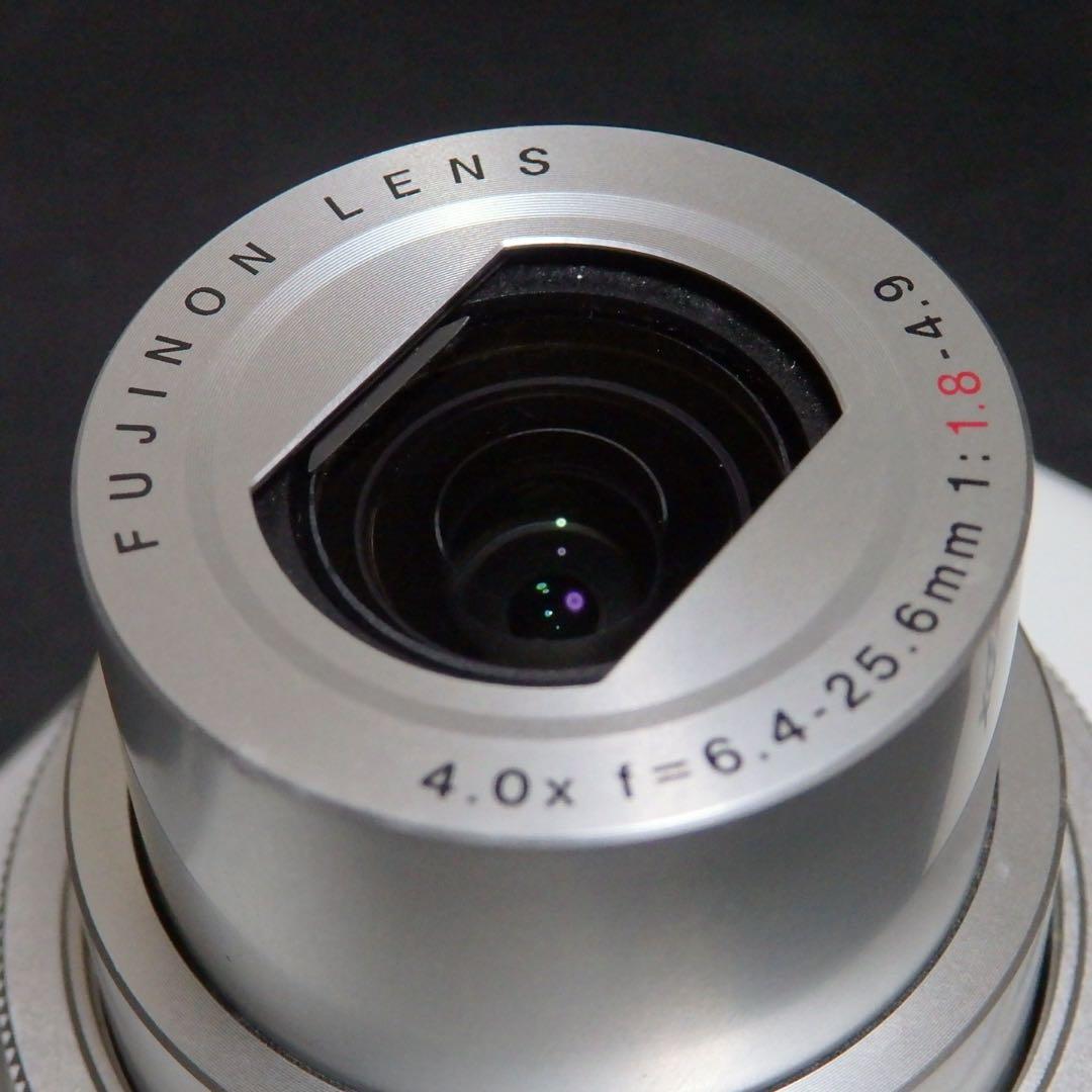 動作確認済み　美品　Fujifilm XQ2 ホワイト フジフイルム