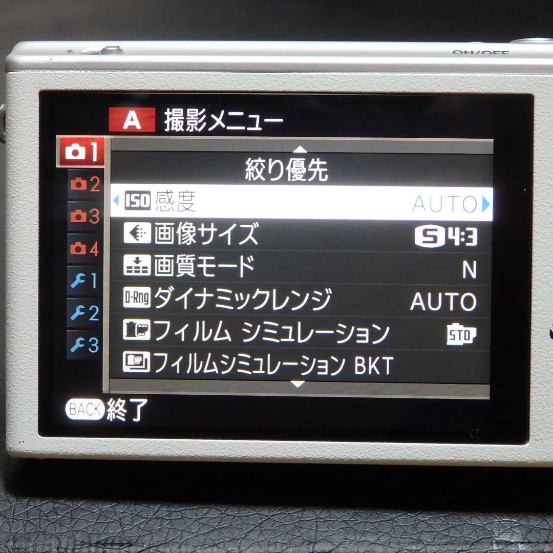 動作確認済み　美品　Fujifilm XQ2 ホワイト フジフイルム