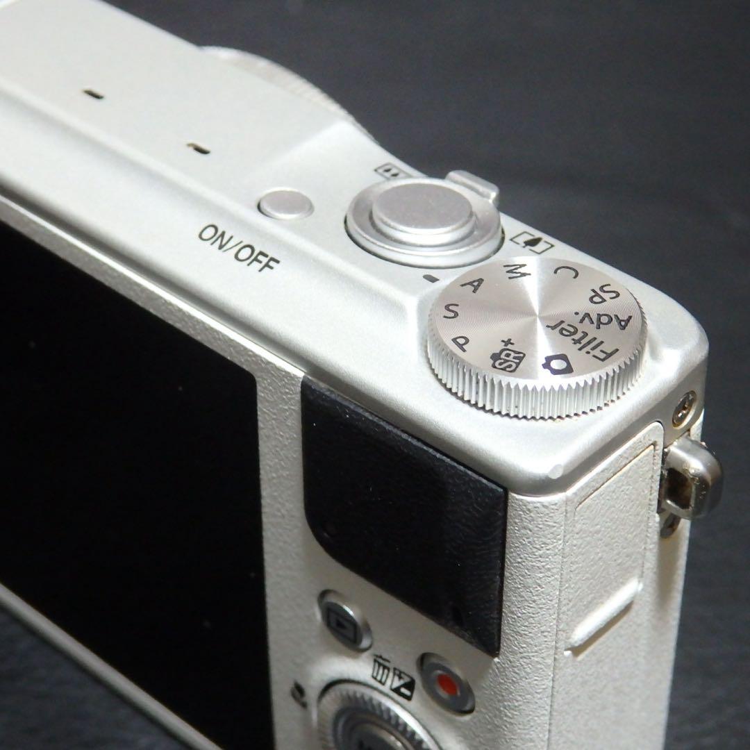 動作確認済み　美品　Fujifilm XQ2 ホワイト フジフイルム