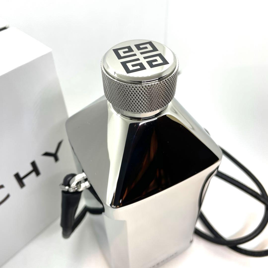 GIVENCHY シルバー　ウォーターボトル（水筒）