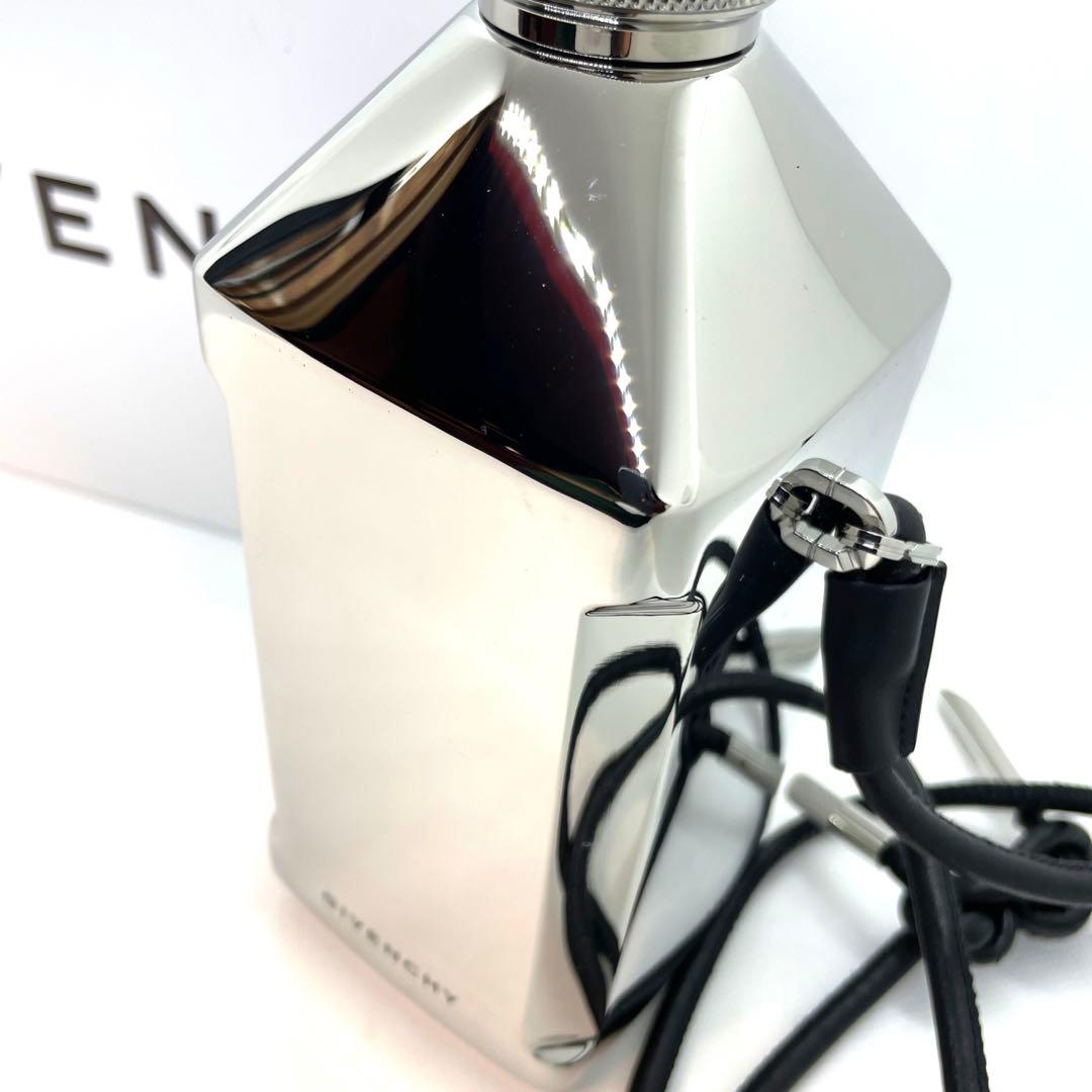 GIVENCHY シルバー　ウォーターボトル（水筒）